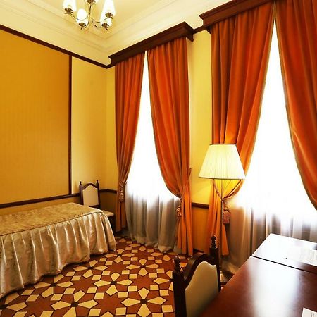 Garni Hotel Minsk Buitenkant foto