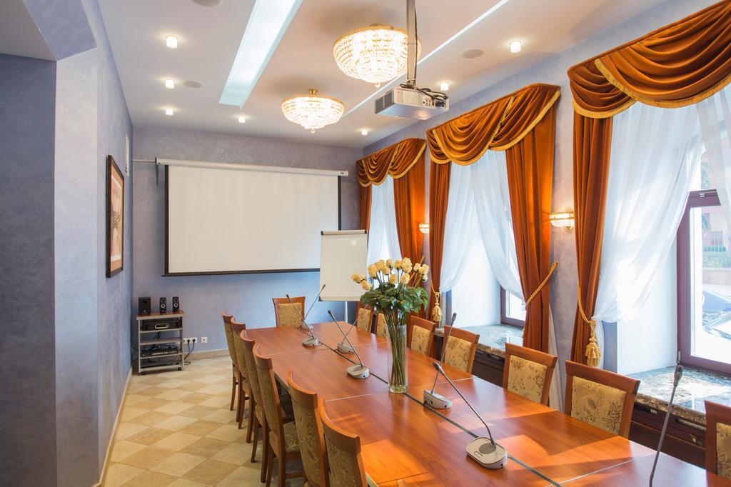 Garni Hotel Minsk Buitenkant foto