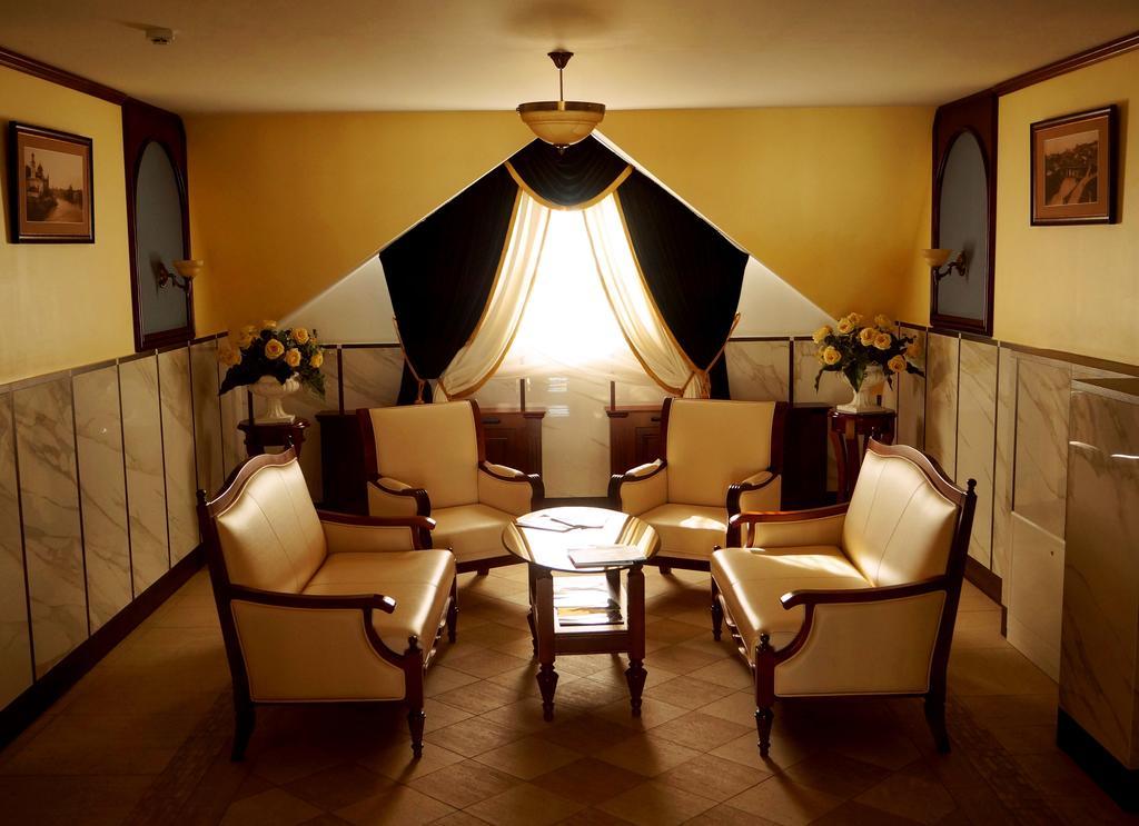 Garni Hotel Minsk Buitenkant foto