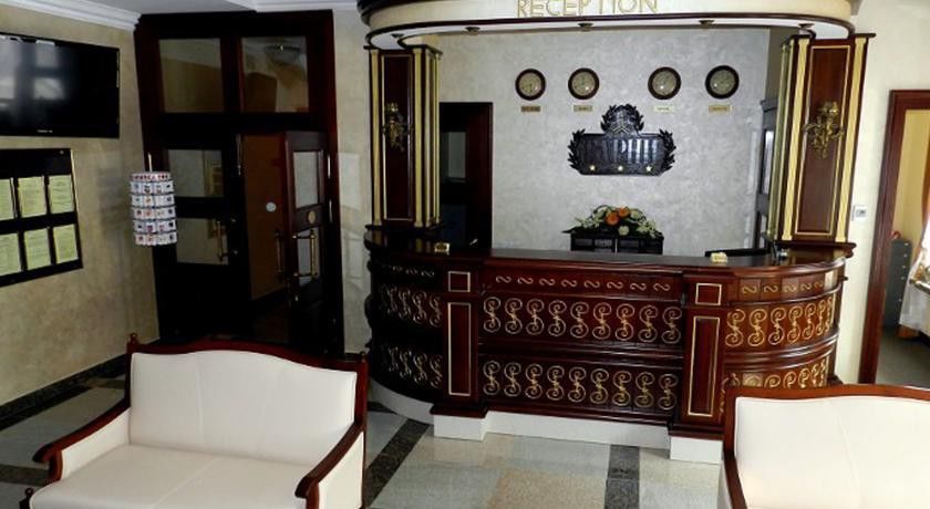 Garni Hotel Minsk Buitenkant foto