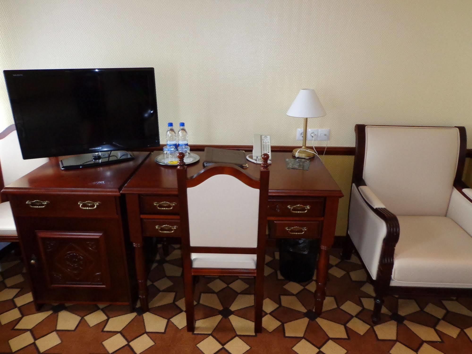 Garni Hotel Minsk Buitenkant foto