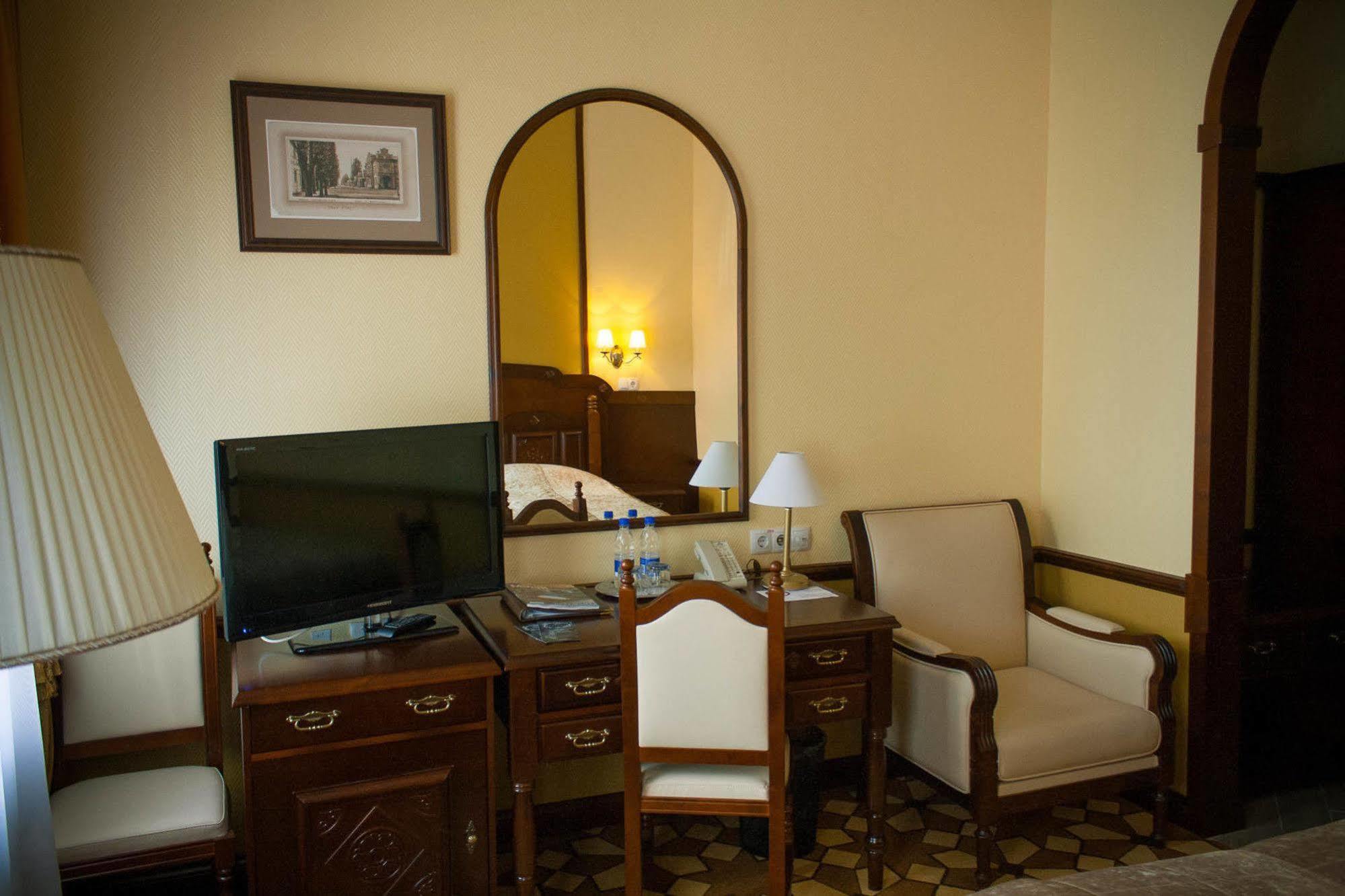 Garni Hotel Minsk Buitenkant foto