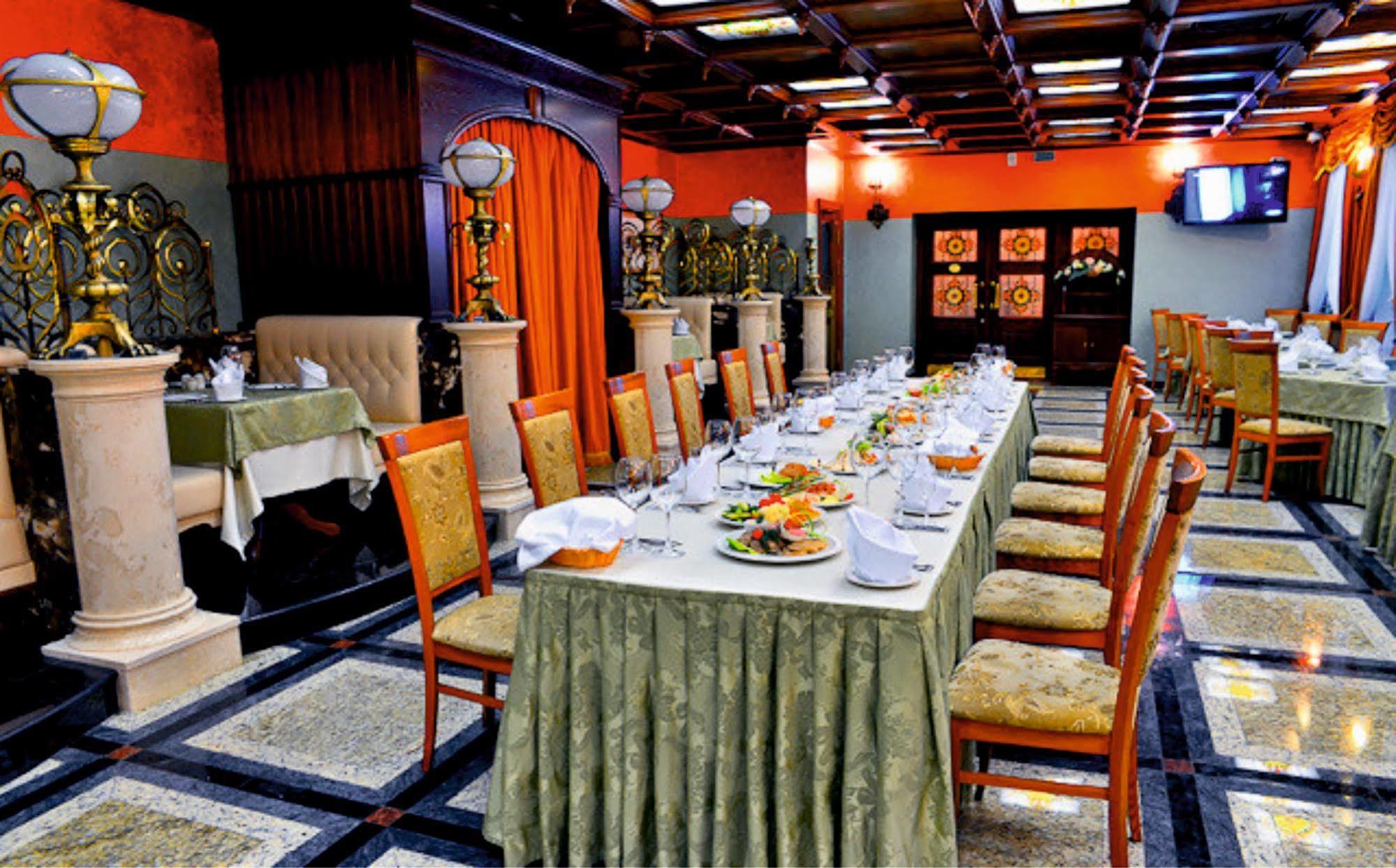 Garni Hotel Minsk Buitenkant foto