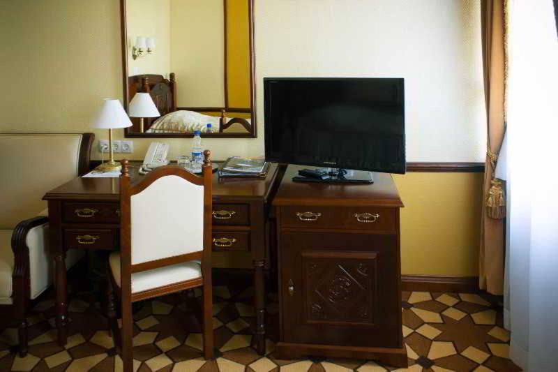 Garni Hotel Minsk Buitenkant foto
