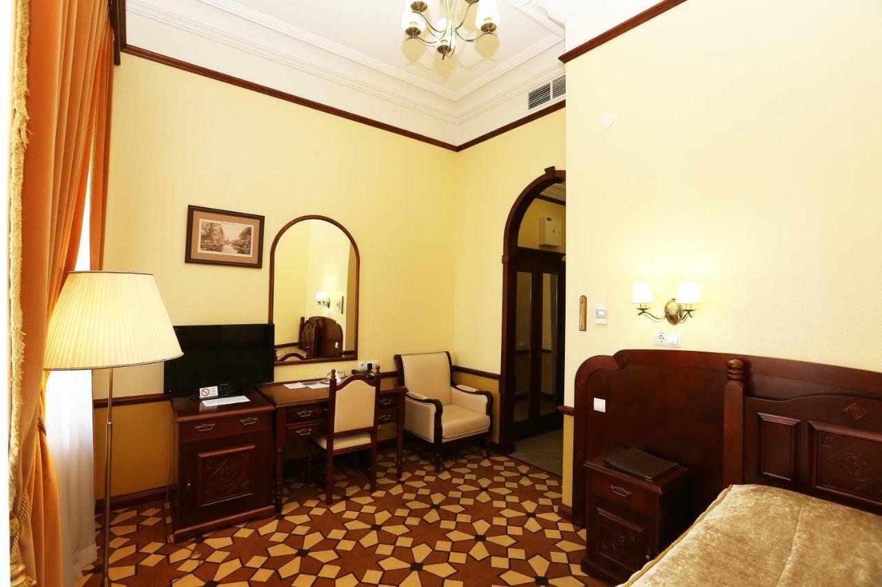 Garni Hotel Minsk Buitenkant foto